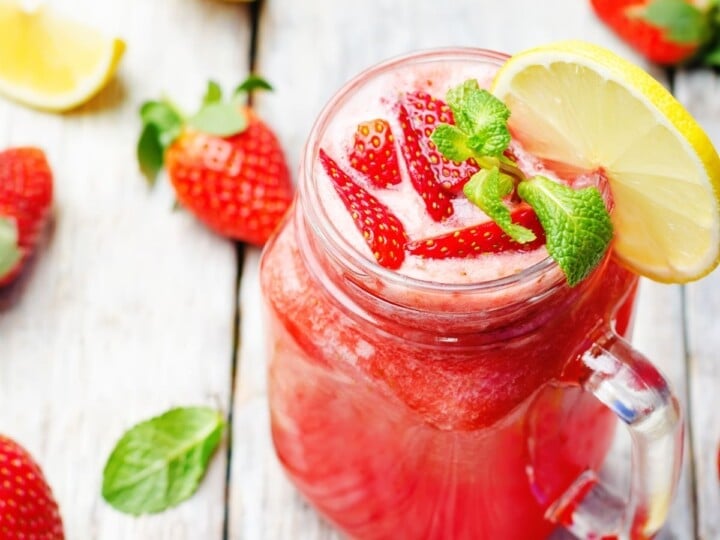 strawberry lemonade in a mason jar.